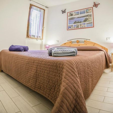 Purple House, 30M To Beach Pula Luaran gambar